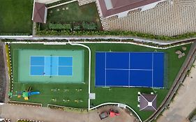 La Palm By Stayvista - Mountain-View Villa, Boasting A Spacious Pool, Gym, Indoor Games, Basketball Court & A Lush Lawn With A Gazebo